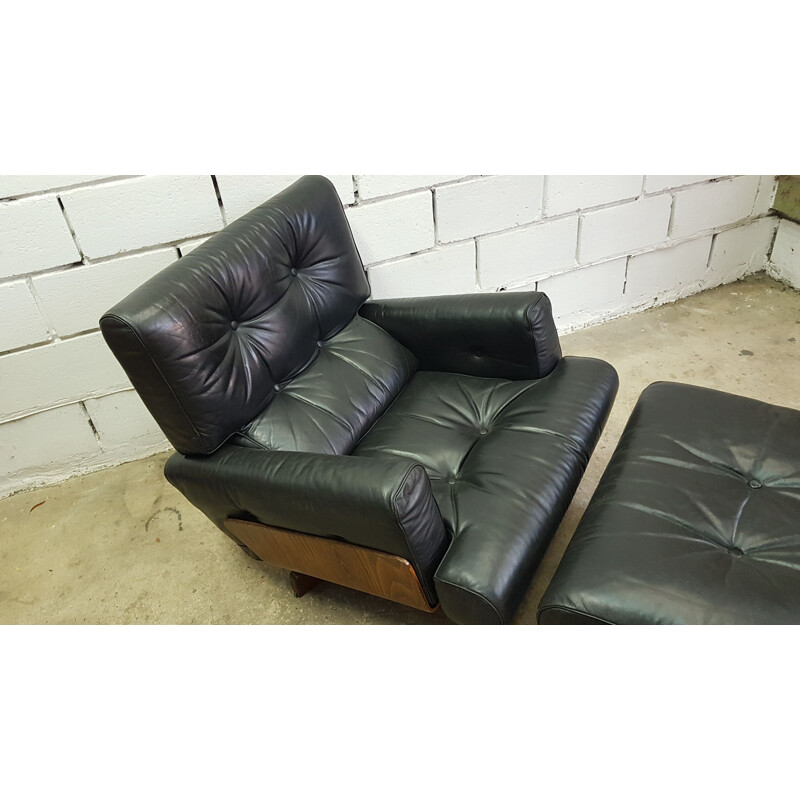 Vintage Cinova lounge chair in leather & ottoman in rosewood 