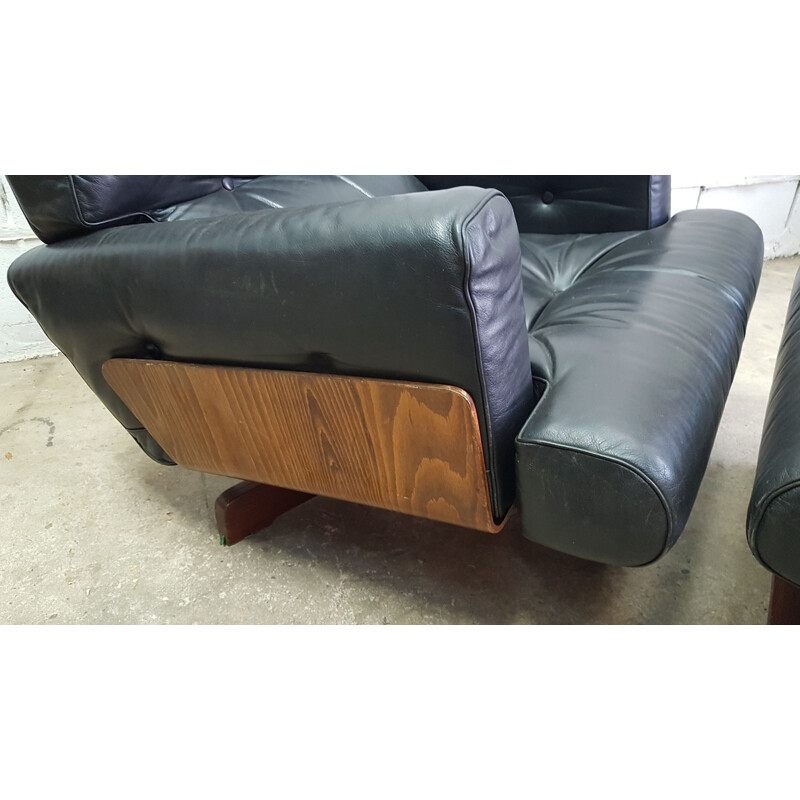 Vintage Cinova lounge chair in leather & ottoman in rosewood 