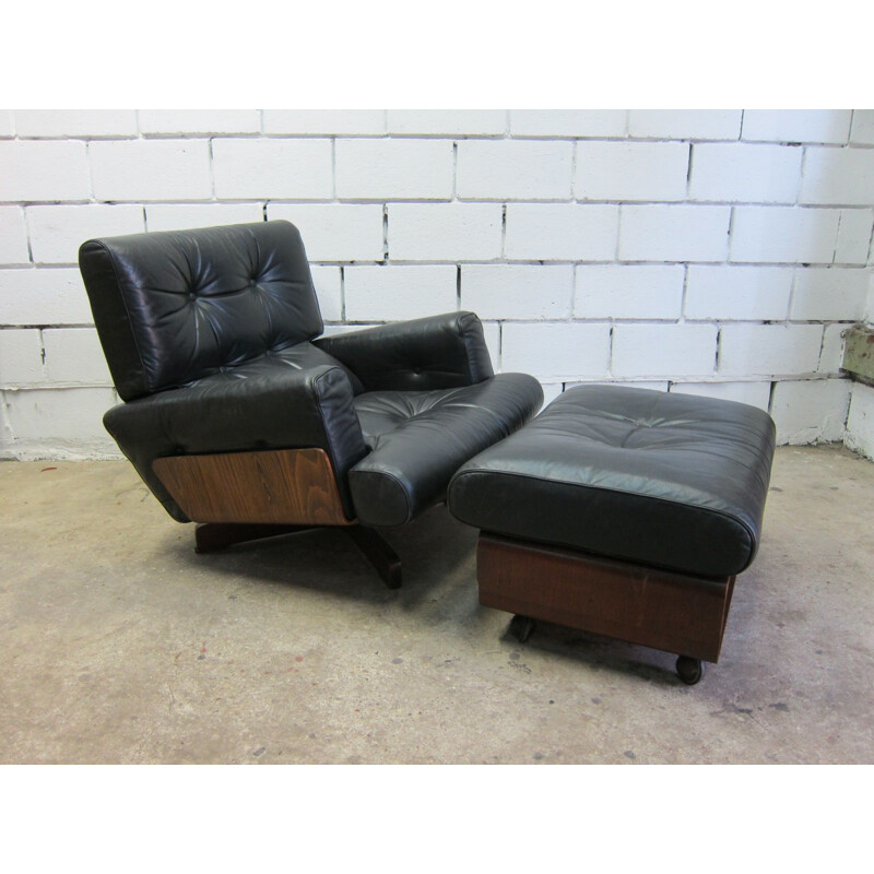 Vintage Cinova lounge chair in leather & ottoman in rosewood 