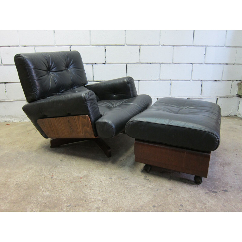 Vintage Cinova lounge chair in leather & ottoman in rosewood 