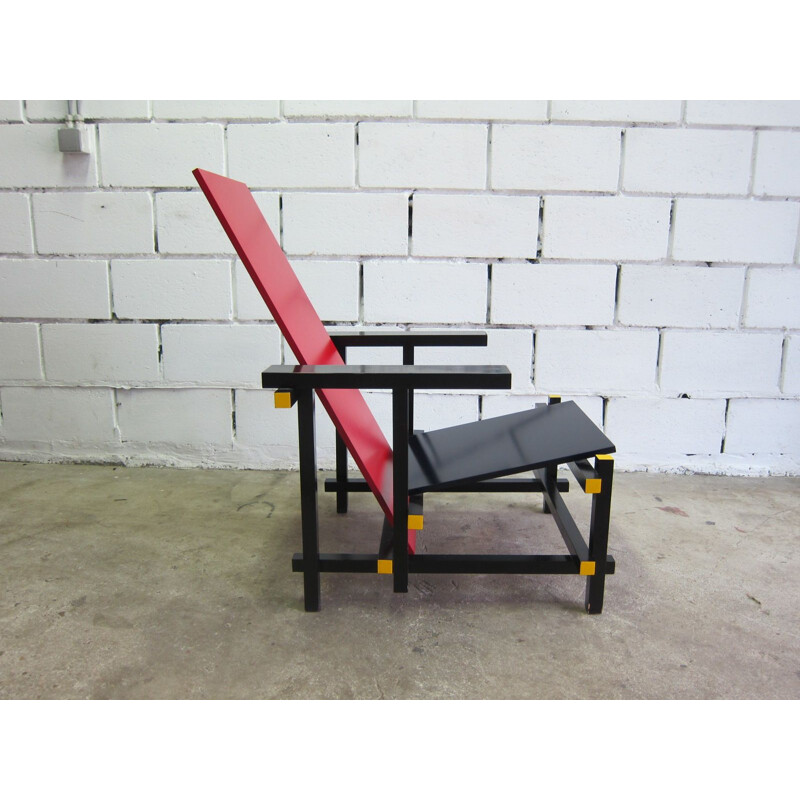 Vintage 635 red & blue chair by Gerrit Rietveld for Cassina