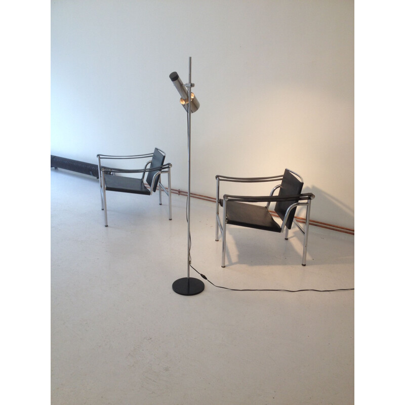 Suite de 2 fauteuils "LC 1" par Le Corbusier