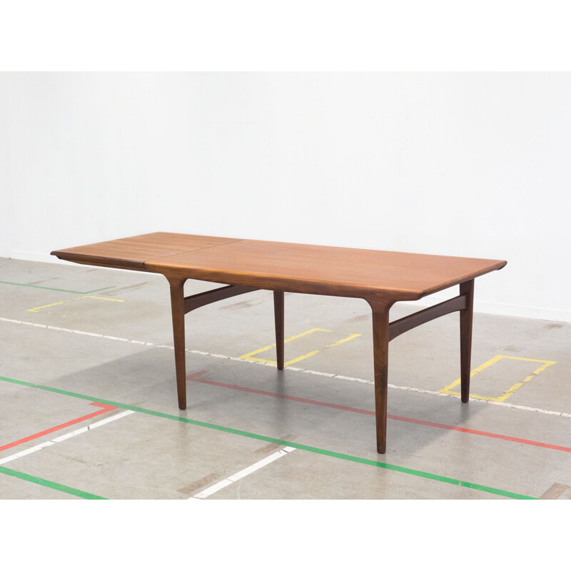 Vintage dining table by Johannes Andersen for Uldum Møbelfabrik