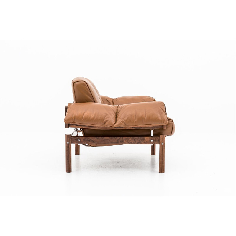 Suite de 2 fauteuils brésiliennes vintage en cuir et palissandre par Percival Lafer