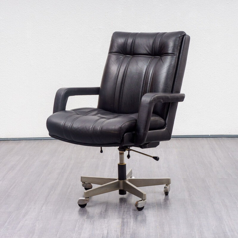 Vintage black chair in leather