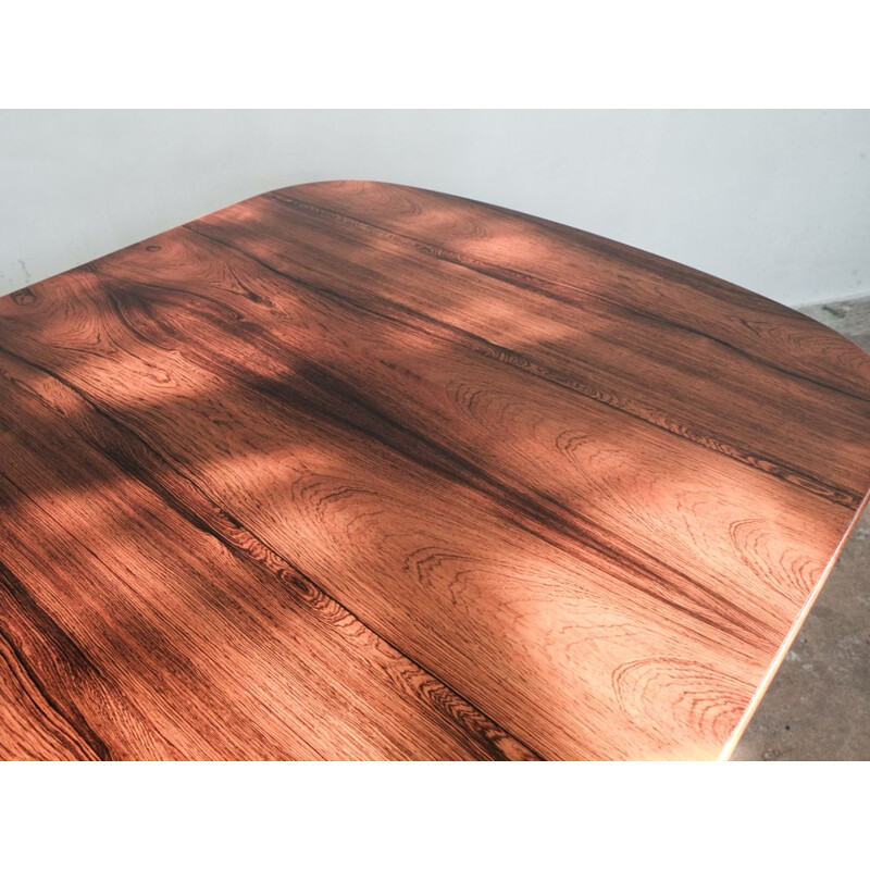 Vintage oval Danish dining table in rosewood