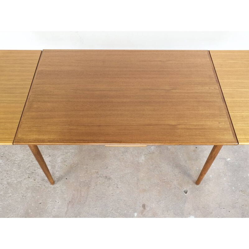 Vintage Danish extendable table in teak