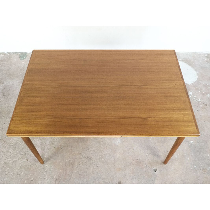 Vintage Danish extendable table in teak