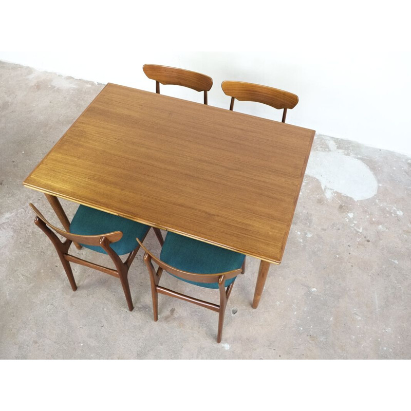 Vintage Danish extendable table in teak