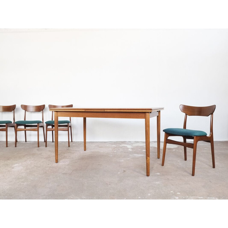 Vintage Danish extendable table in teak