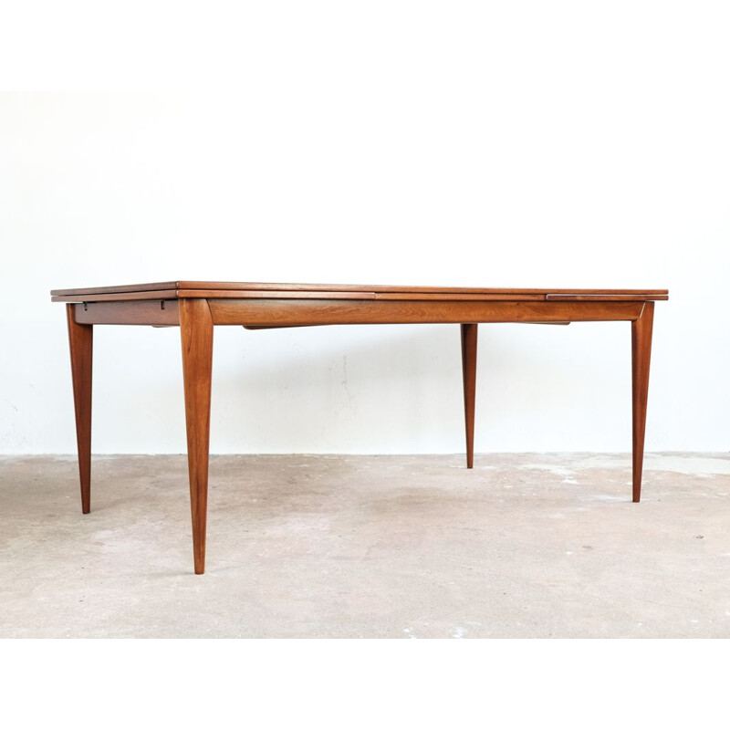 Vintage extendable dining table in teak by Møller