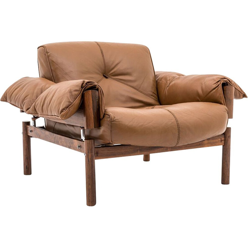 Suite de 2 fauteuils brésiliennes vintage en cuir et palissandre par Percival Lafer
