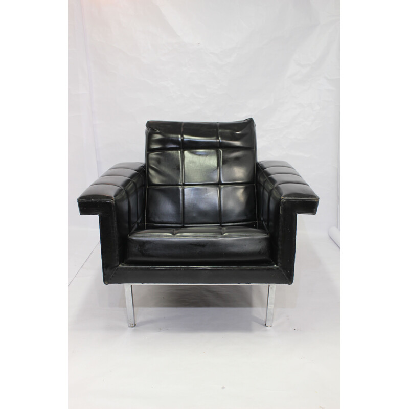 Vintage easy chair in leather and chromed metal 