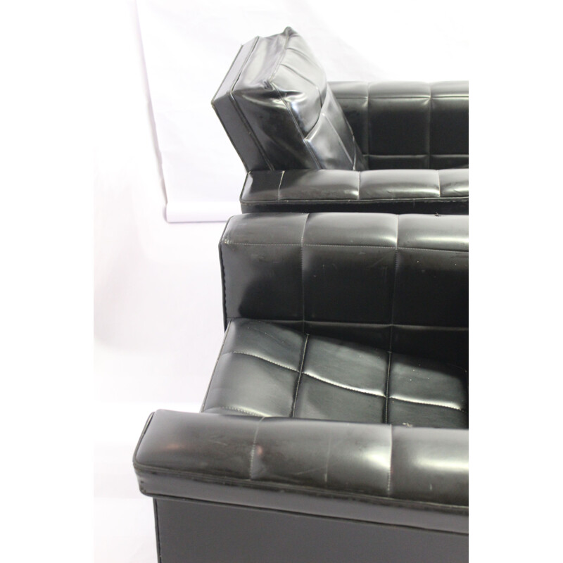 Suite de 2 fauteuils vintage en simili cuir et métal chromé 