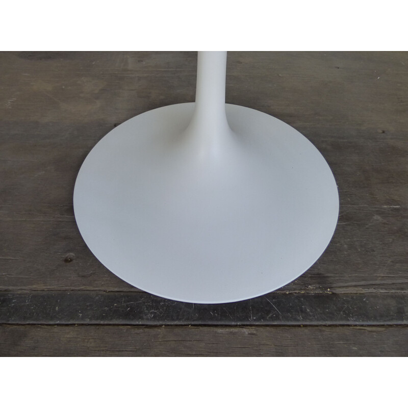 Vintage tulip table in Carrara marble by Knoll Saarinen