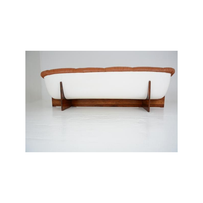 Vintage Brazilian sofa in leather by Percival Lafer 