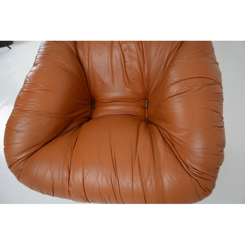 Vintage Brazilian armchair in leather by Percival Lafer