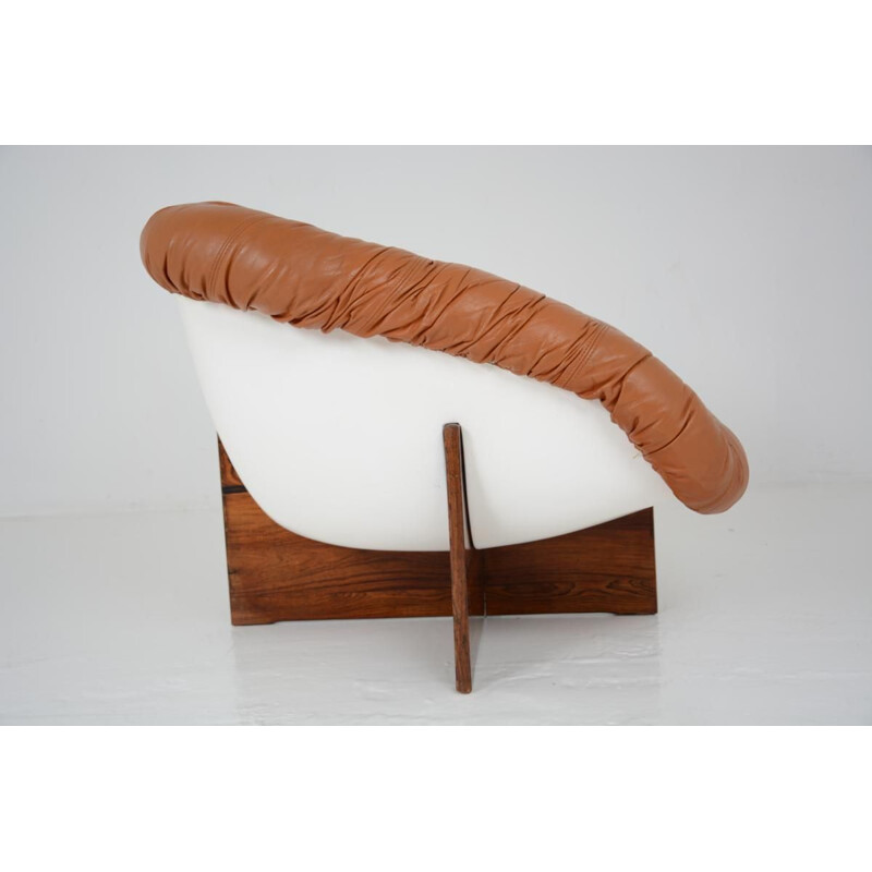 Vintage Brazilian armchair in leather by Percival Lafer