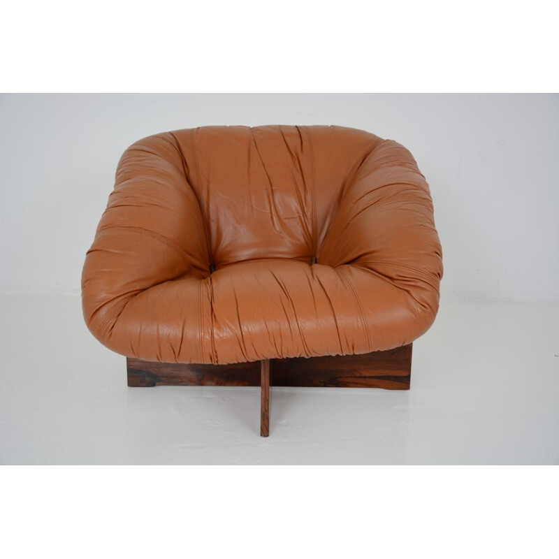 Vintage Brazilian armchair in leather by Percival Lafer