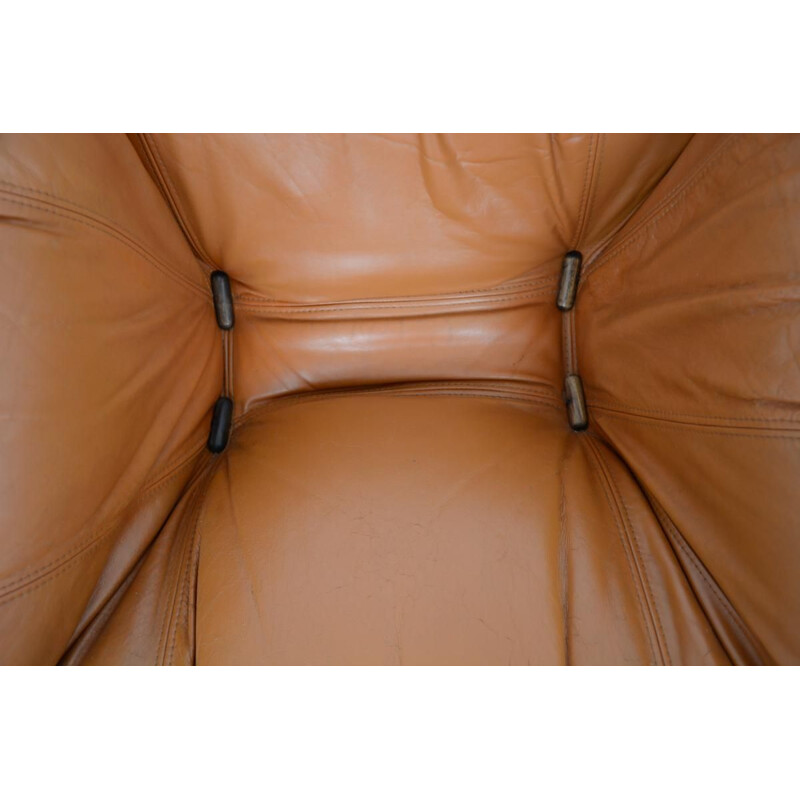 Vintage Brazilian armchair in leather by Percival Lafer