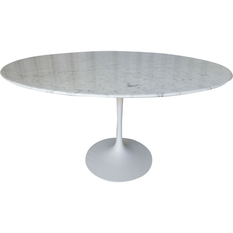 Vintage tulip table in Carrara marble by Knoll Saarinen