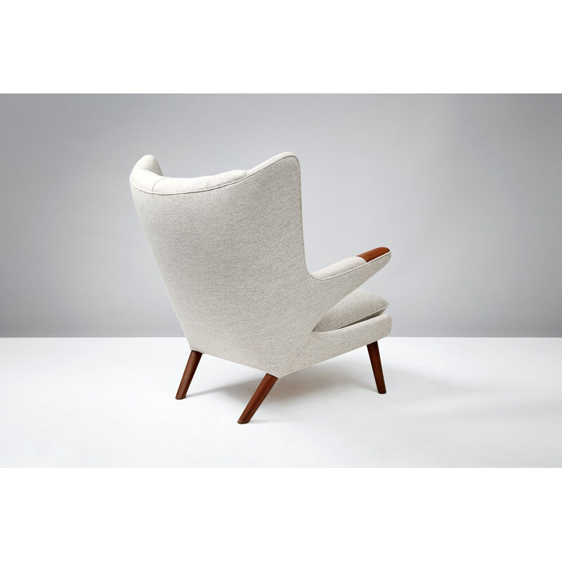 Vintage Papa Bear "AP-19" armchair by Hans Wegner