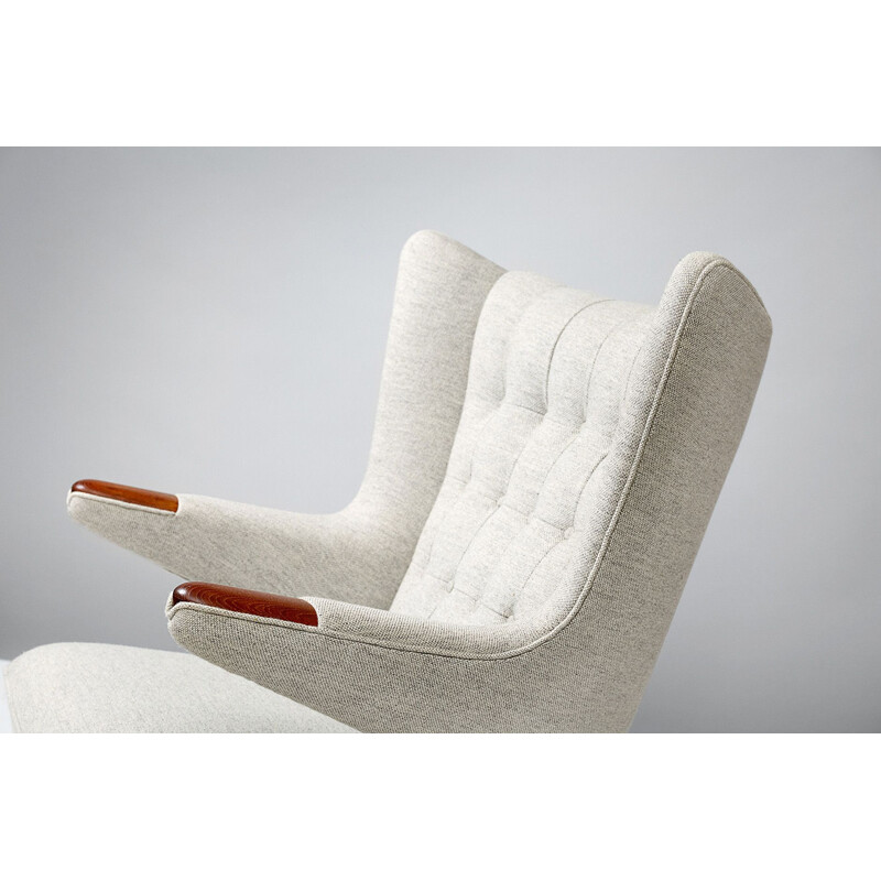 Vintage Papa Bear "AP-19" armchair by Hans Wegner