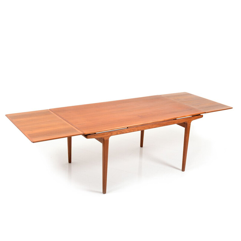 Vintage extendable dining table in teak by Johannes Andersen for Uldum