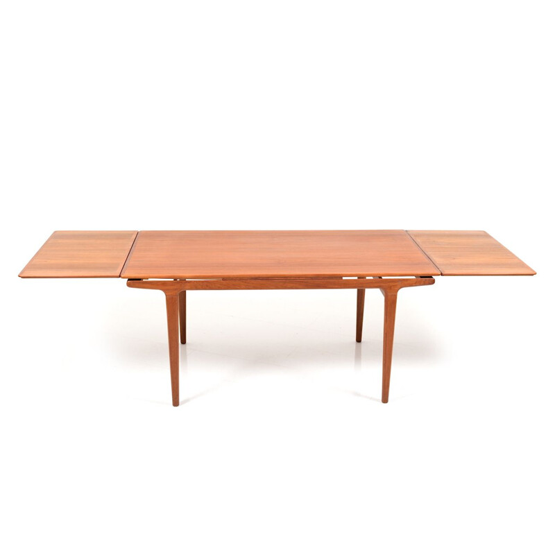 Vintage extendable dining table in teak by Johannes Andersen for Uldum