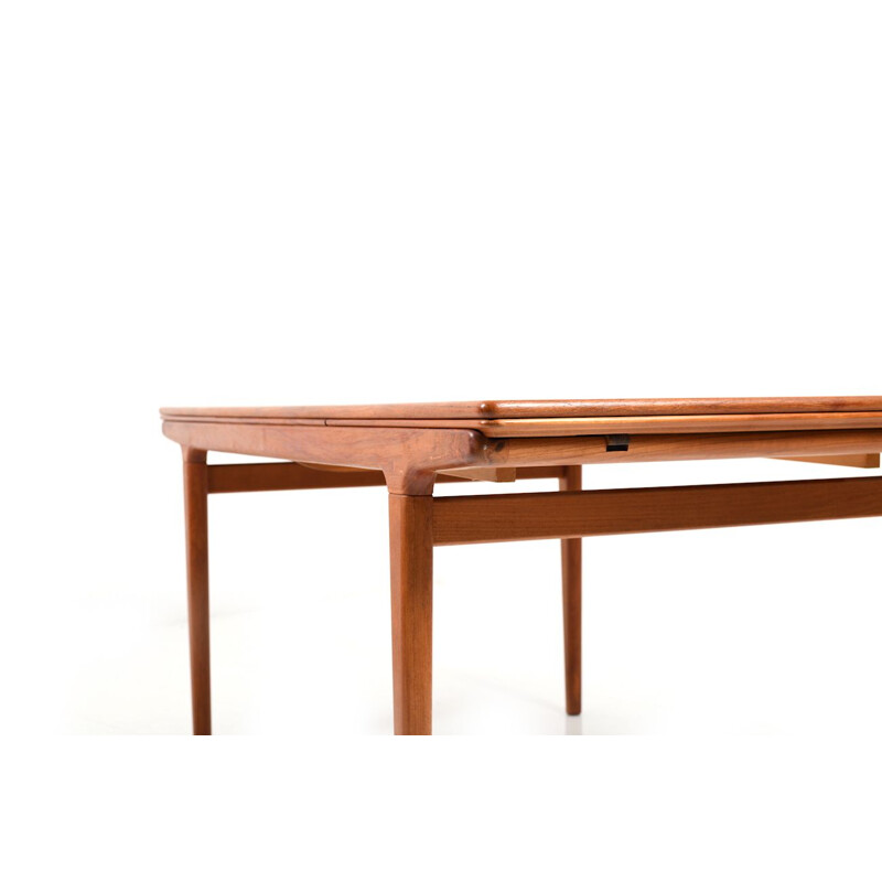 Vintage extendable dining table in teak by Johannes Andersen for Uldum