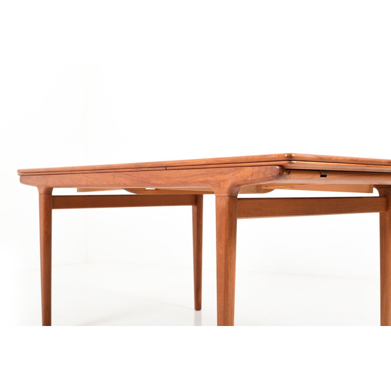 Vintage extendable dining table in teak by Johannes Andersen for Uldum