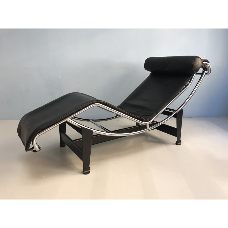 Vintage "LC 4" lounge chair by Le Corbusier for Cassina