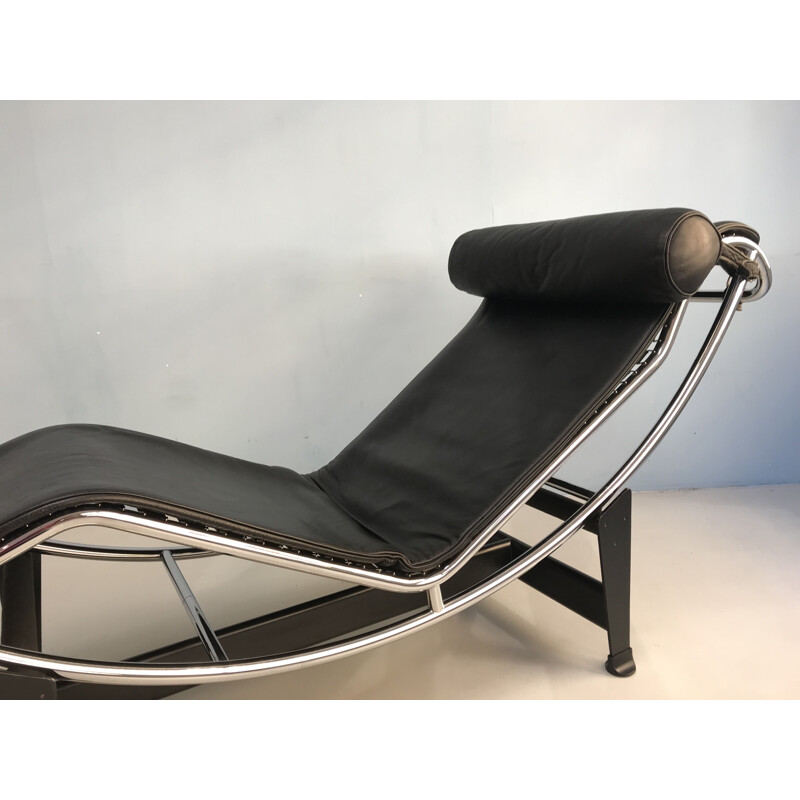 Vintage "LC 4" lounge chair by Le Corbusier for Cassina