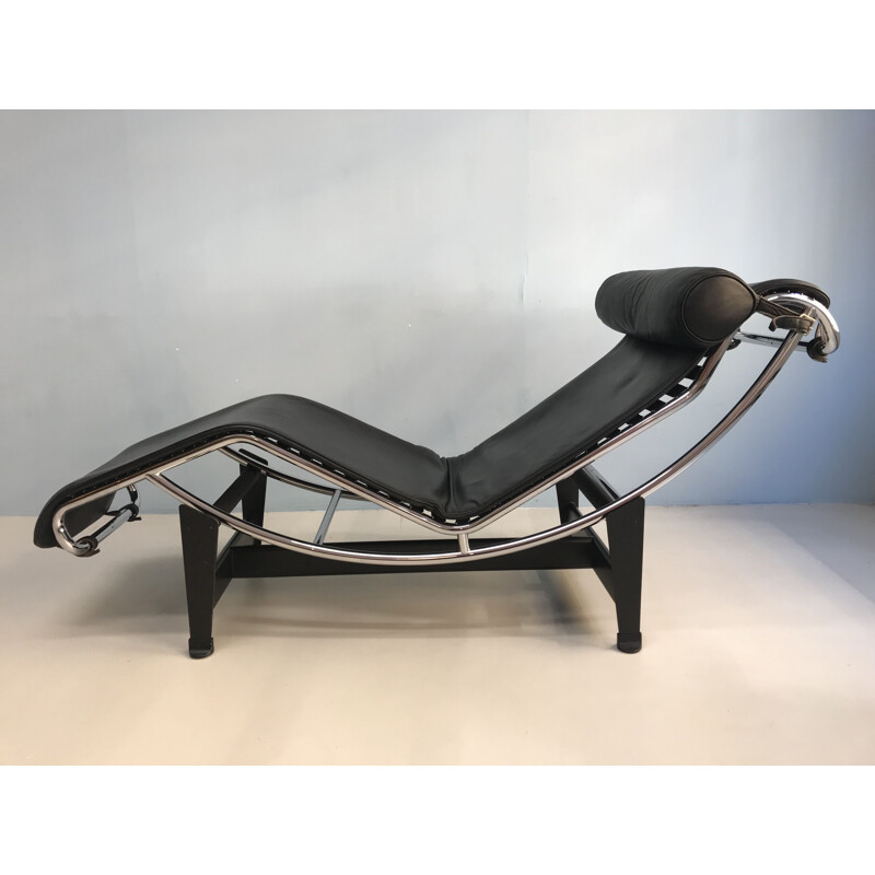 Vintage "LC 4" lounge chair by Le Corbusier for Cassina