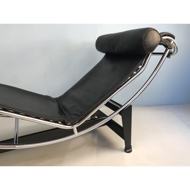 Fauteuil lounge vintage "LC 4" par Le Corbusier pour Cassina