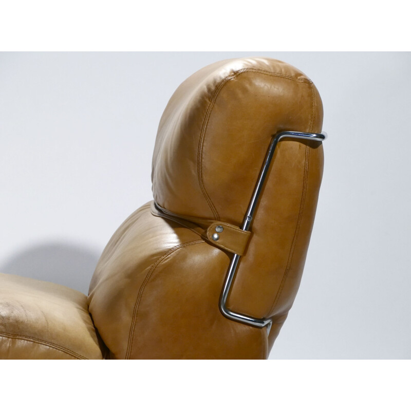 Suite de 2 fauteuils vintage en cuir avec ottomans par Gianfranco Frattini