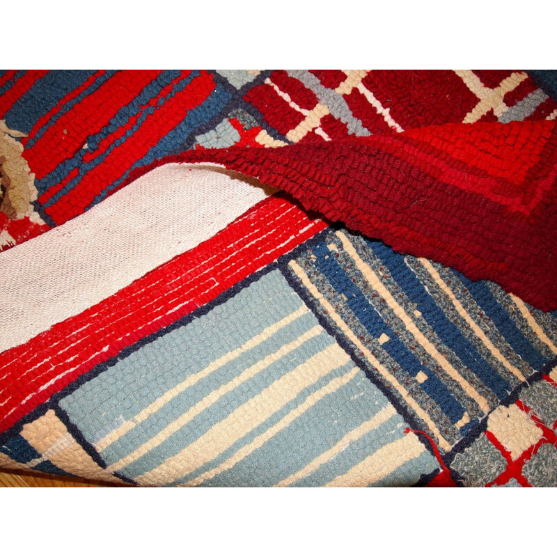Handmade vintage American hooked rug 