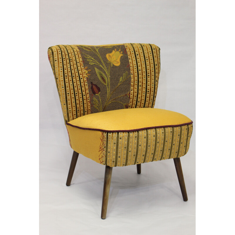 Fauteuil vintage français jaune retapissé en tissu Lelievre