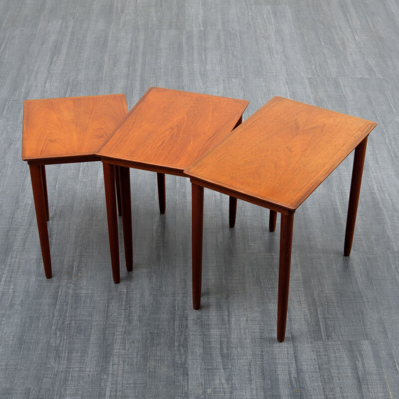 Set of 3 vintage nesting tables in teak