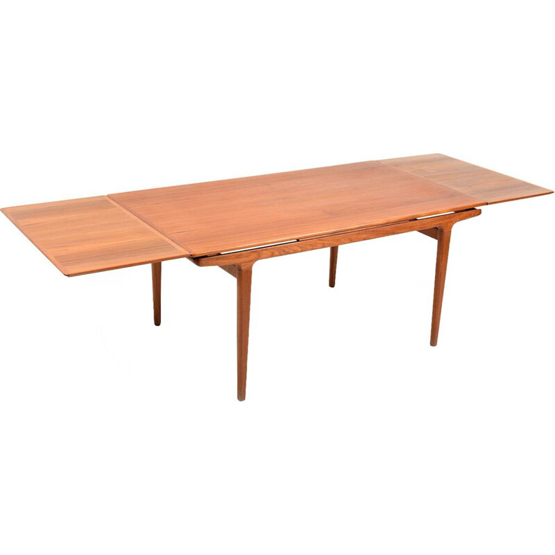 Vintage extendable dining table in teak by Johannes Andersen for Uldum