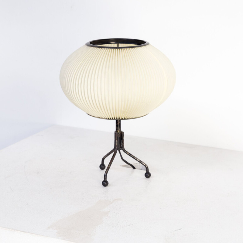 Vintage white desk lamp in metal with rodhoid shade
