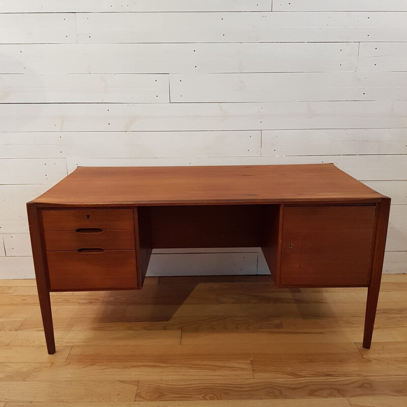 Vintage writing desk in teak by Wilhelm Renz