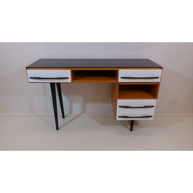 Bureau vintage par M. Požár