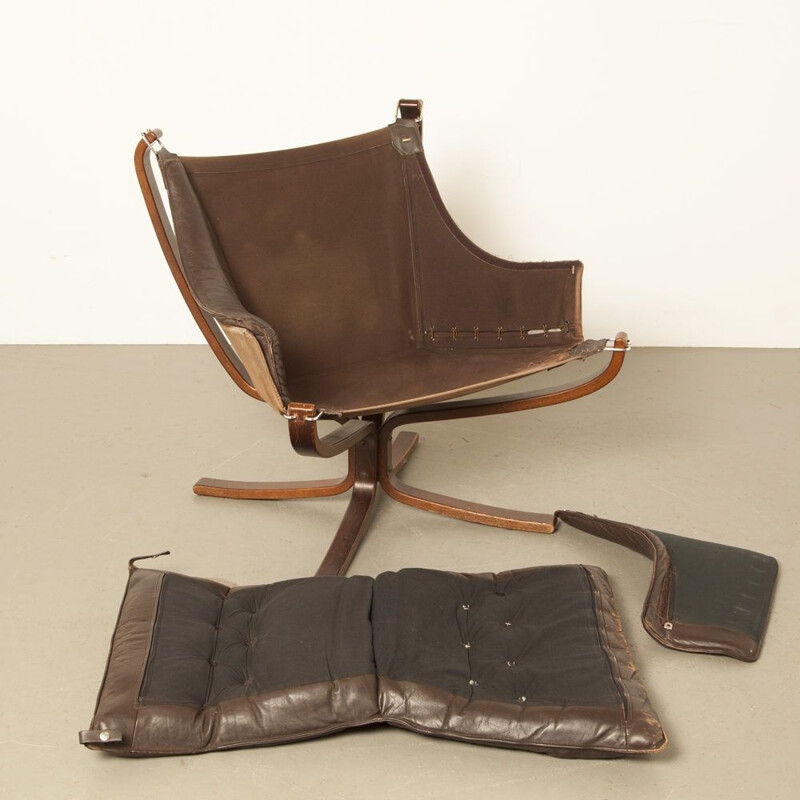 Scandinavian Vintage Chair in leather and wood by Sigurd Ressel