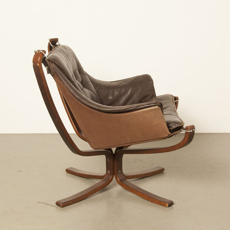 Scandinavian Vintage Chair in leather and wood by Sigurd Ressel
