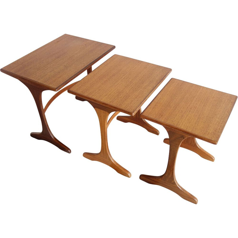 Suite de 3 tables gigognes vintage pour G-Plan 