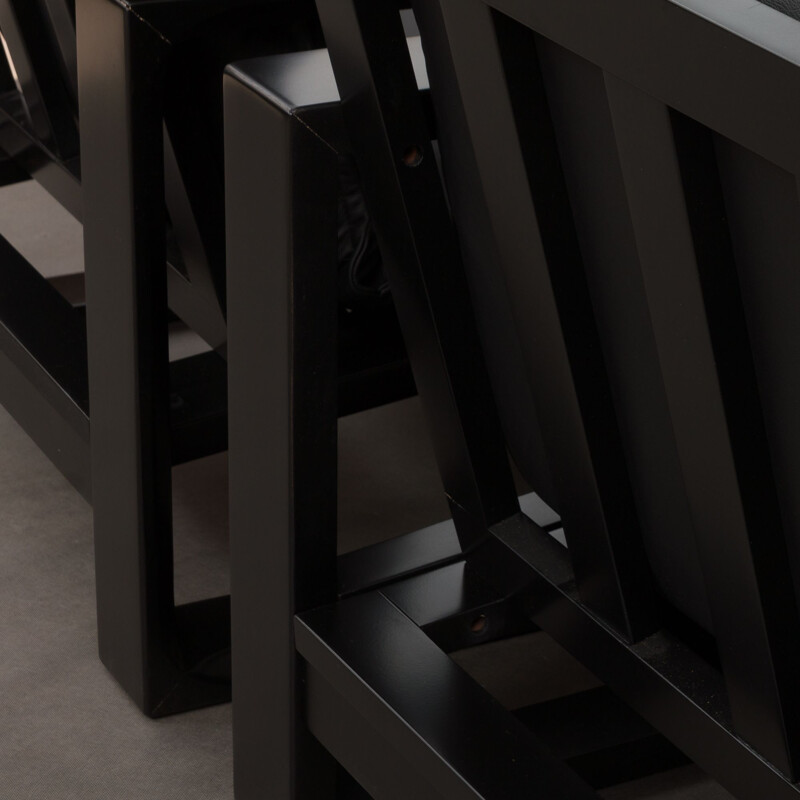 Suite de 2 lounge chairs noires en bois et cuir par Miroslav Navratil 