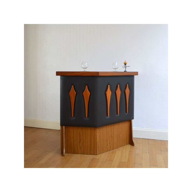 Vintage cocktail bar skai and rosewood