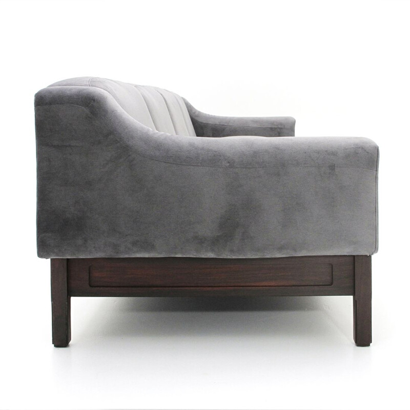 Italian 4-seater sofa in velvet by Ipar