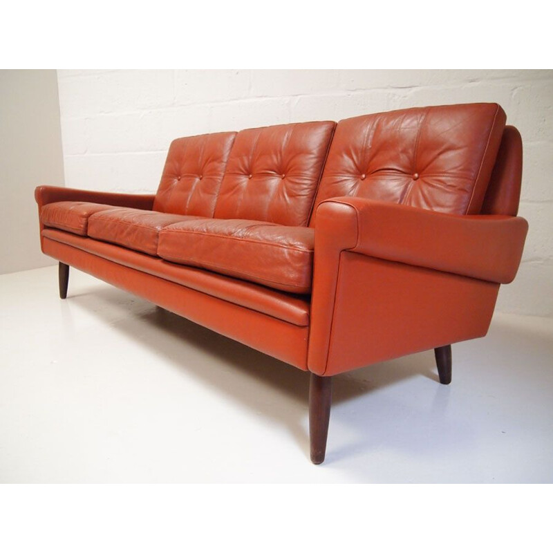 Canapé 3 places vintage en cuir rouge par Svend Skipper